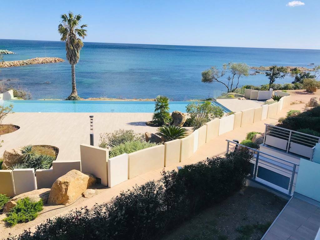 Solenzara-appartement dans residence de standing-piscine