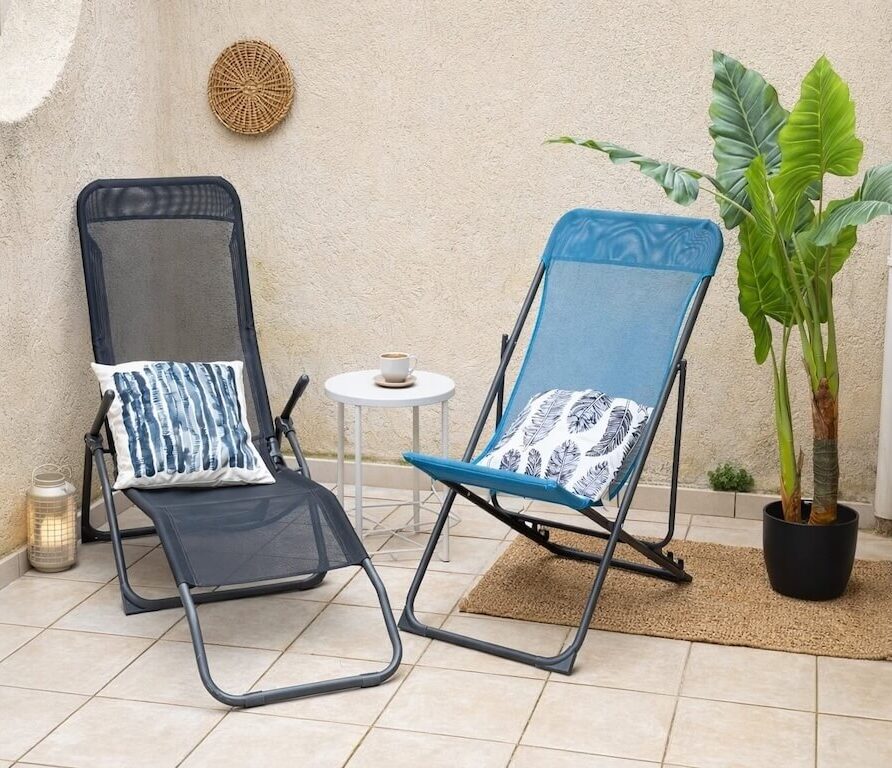 Terrasse aménagée de la mini villa à Favone proche Solenzara en Corse